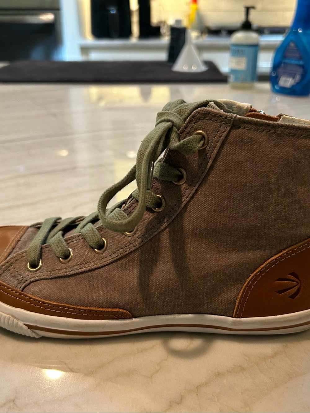 Burnetie Women's High Top Vintage Style Sneaker